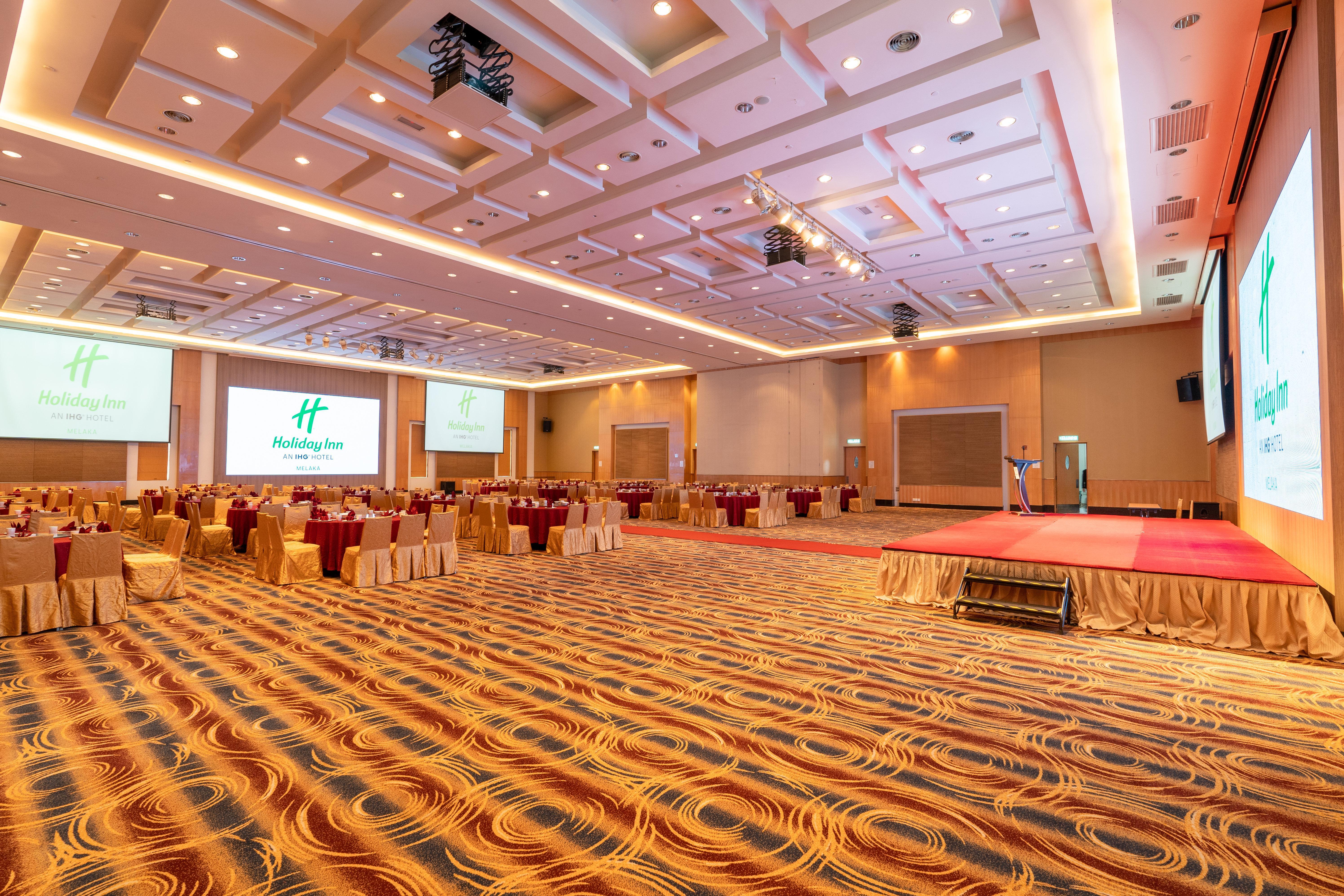 Holiday Inn Melaka By Ihg Esterno foto The ballroom