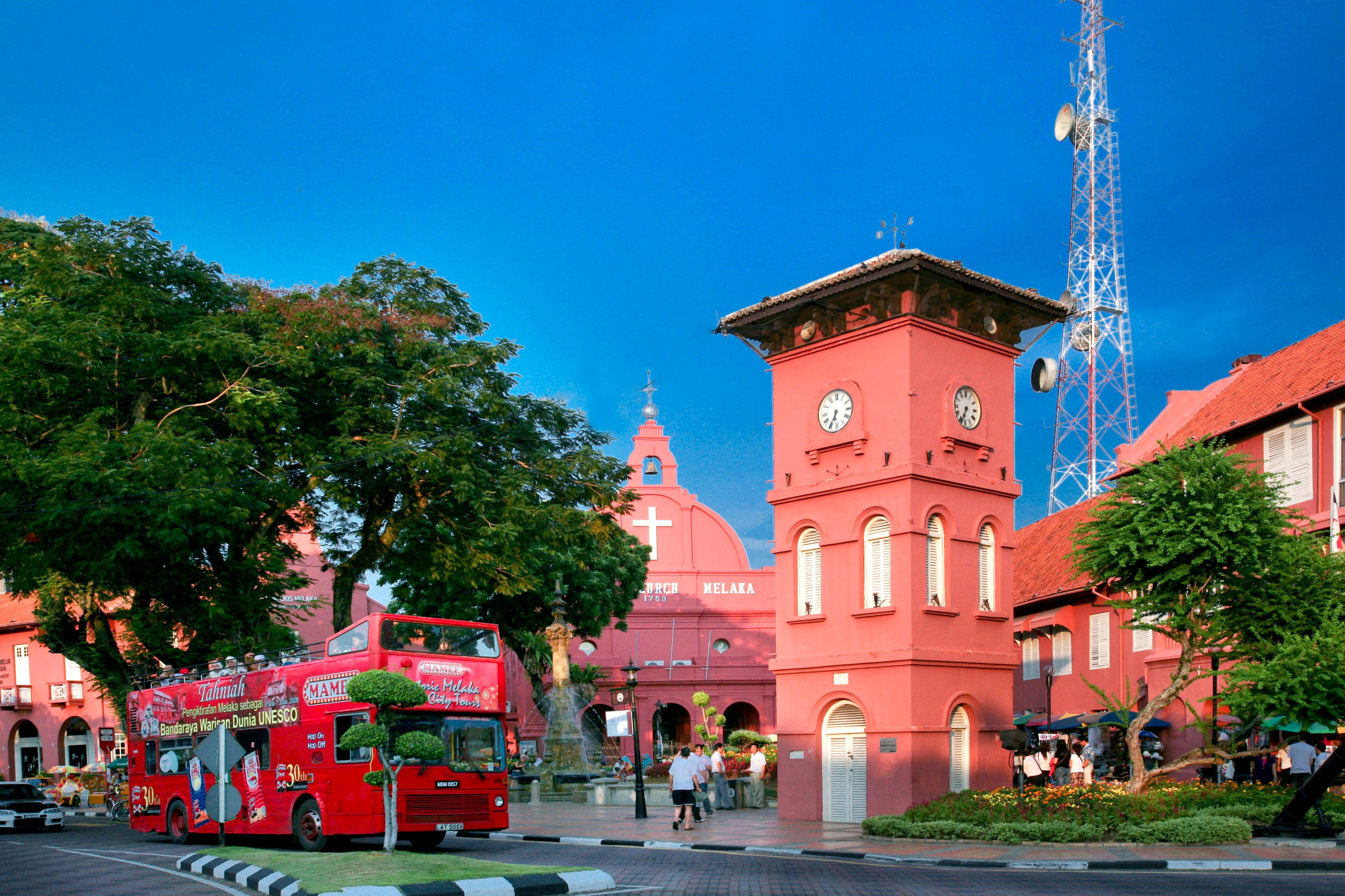 Holiday Inn Melaka By Ihg Esterno foto The clock tower of the former station building