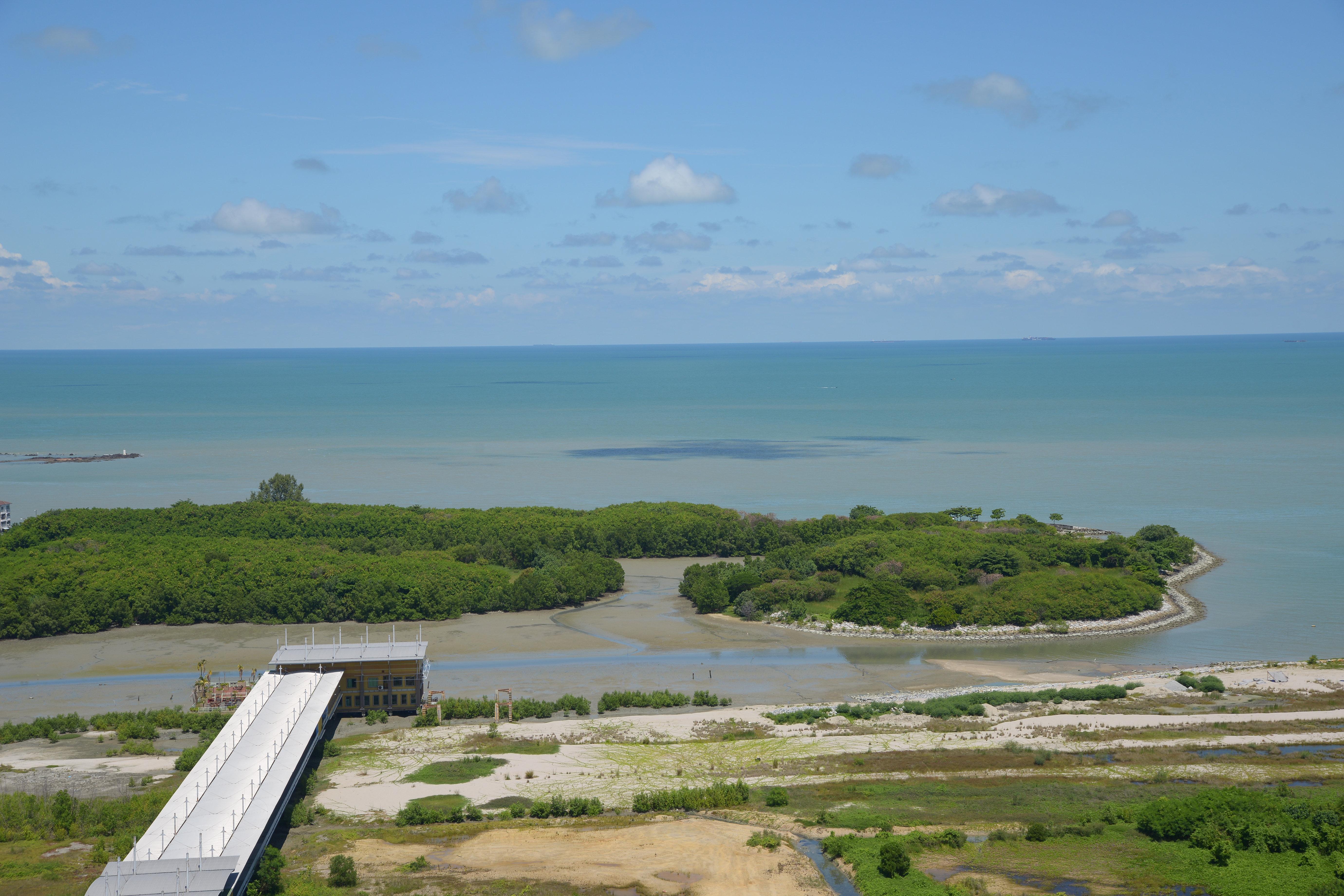 Holiday Inn Melaka By Ihg Esterno foto View of the Gulf of Batabano from the observation tower of the hotel