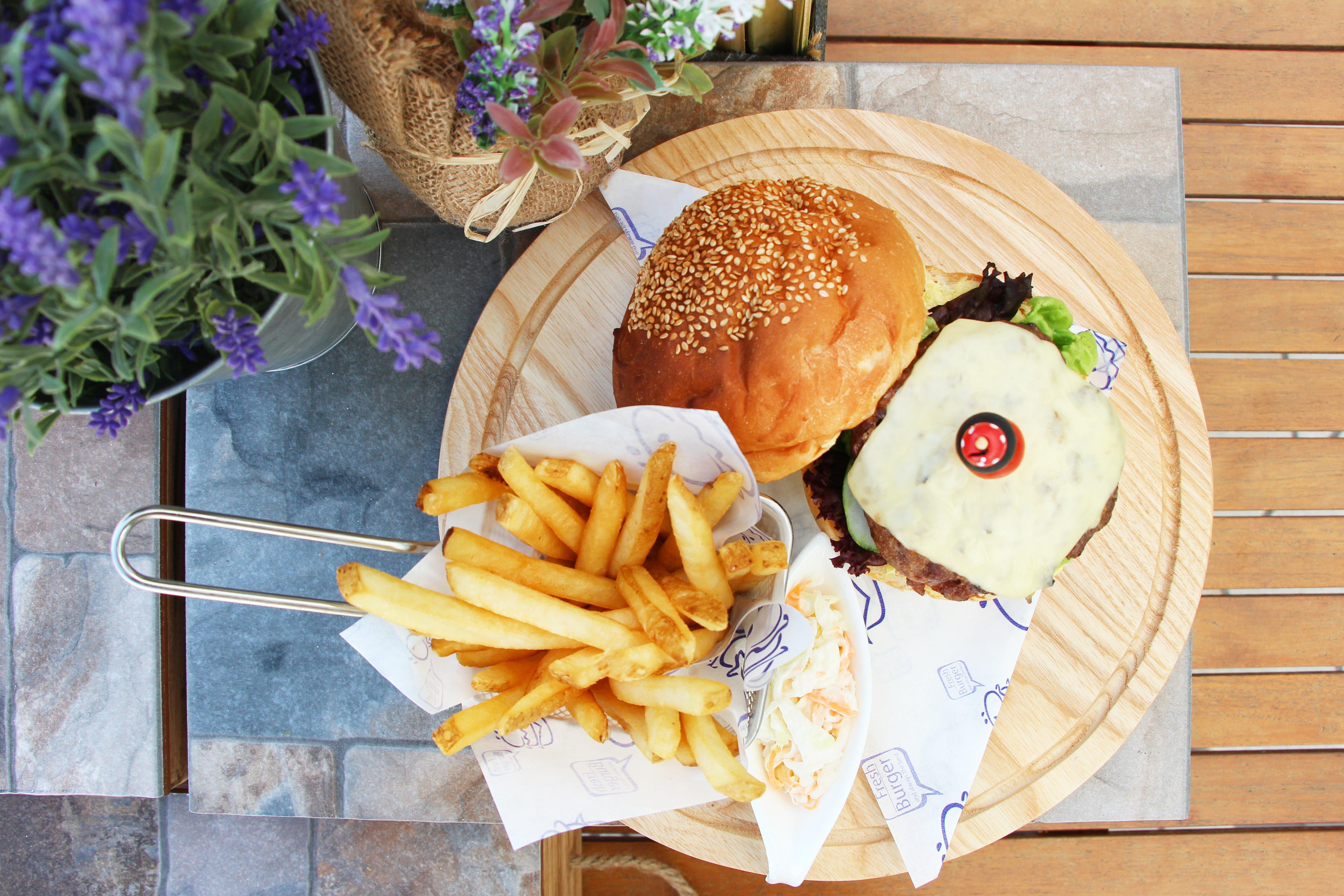 Holiday Inn Melaka By Ihg Esterno foto A hamburger and chips