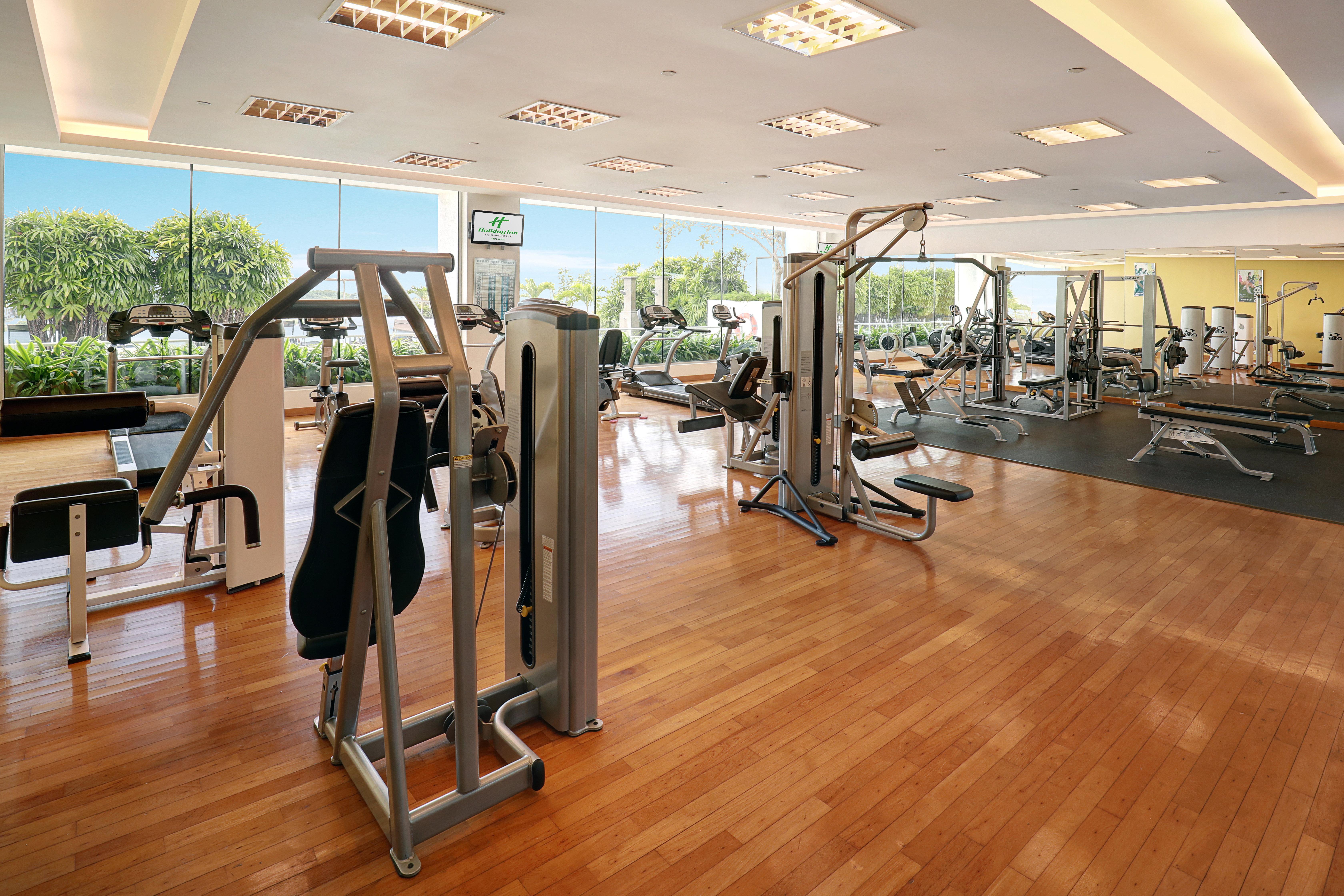 Holiday Inn Melaka By Ihg Esterno foto A gym at the Shangri-La Hotel, Kuala Lumpur